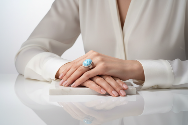 STUNNING OVAL SHAPE LARIMAR RING