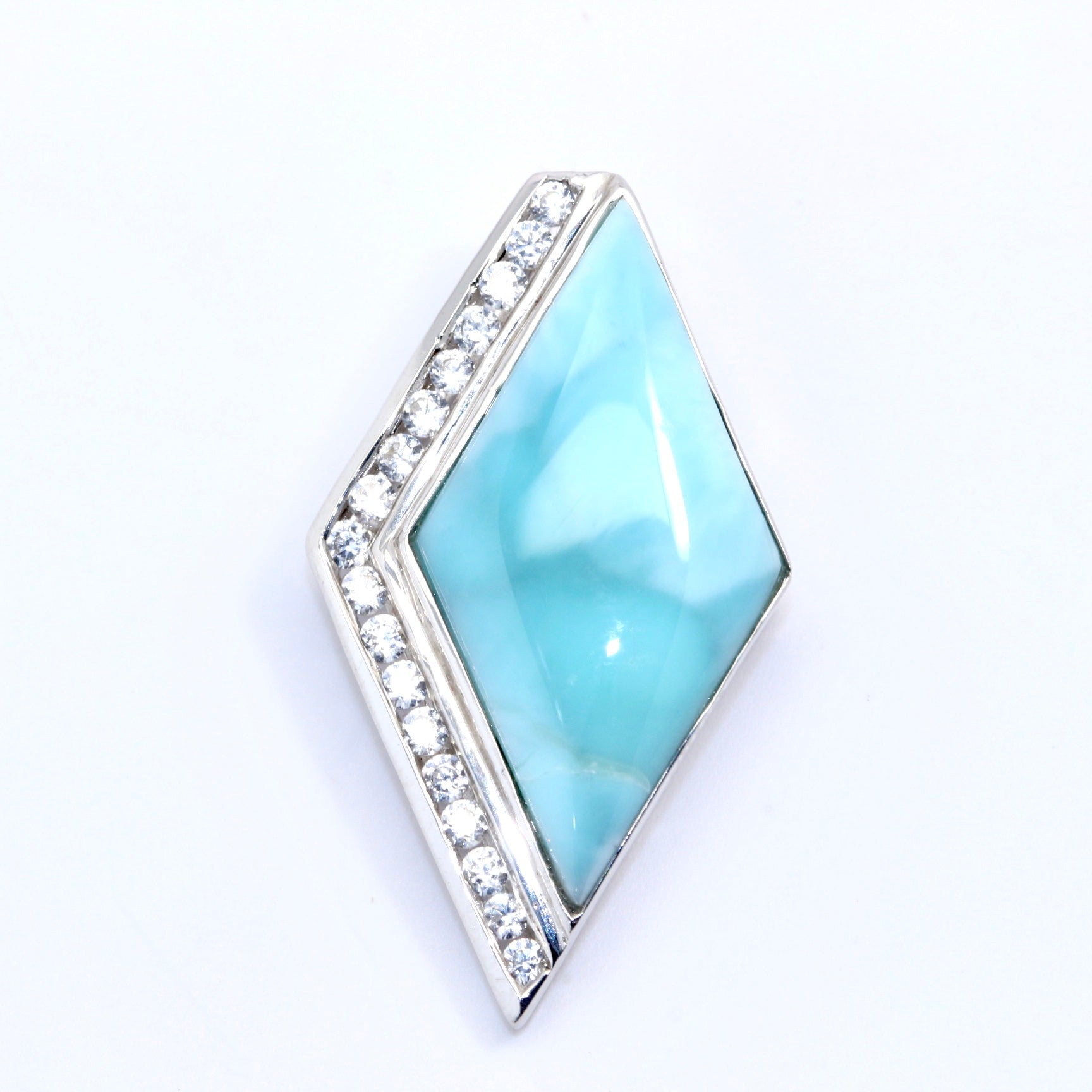 STUNNING RHOMBUS SHAPE LARIMAR SLIDER