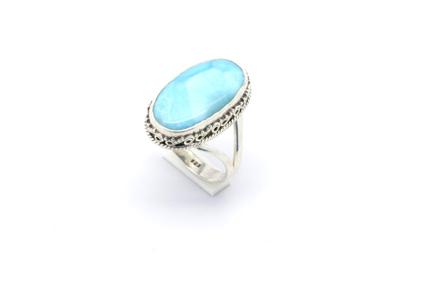 STUNNING OVAL SHAPE LARIMAR RING