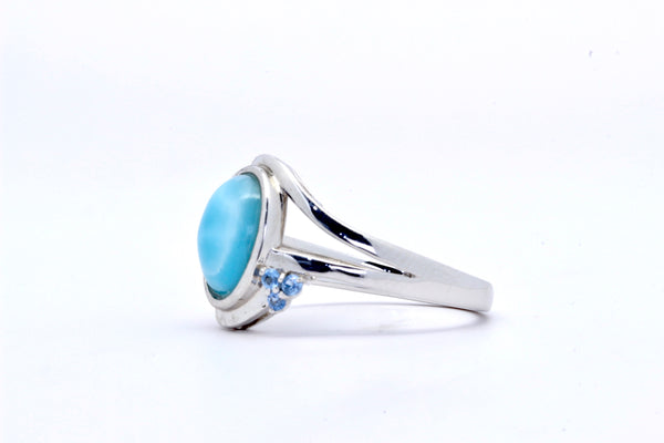 STUNNING OVAL SHAPE LARIMAR RING