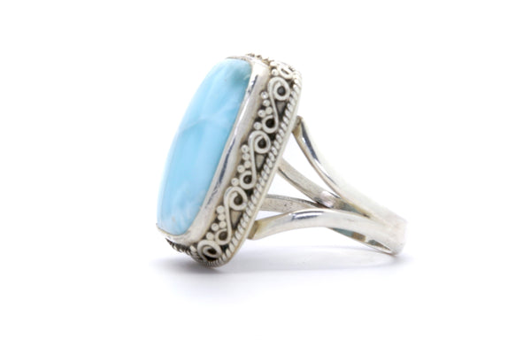 STUNNING OVAL SHAPE LARIMAR RING