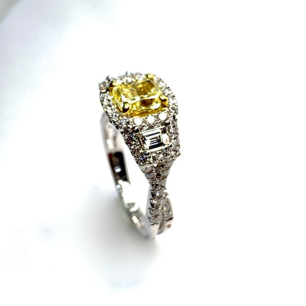 NATURAL YELLOW DIAMOND RING