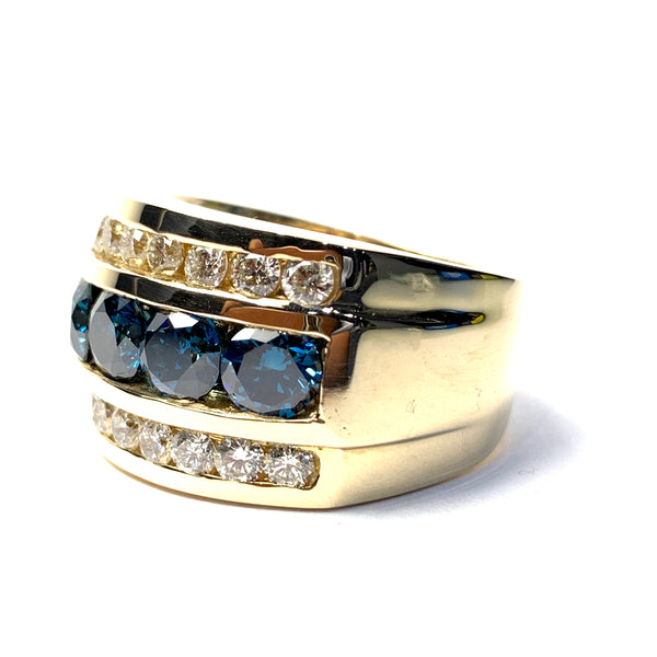 MEN’S BLUE AND WHITE DIAMOND RING