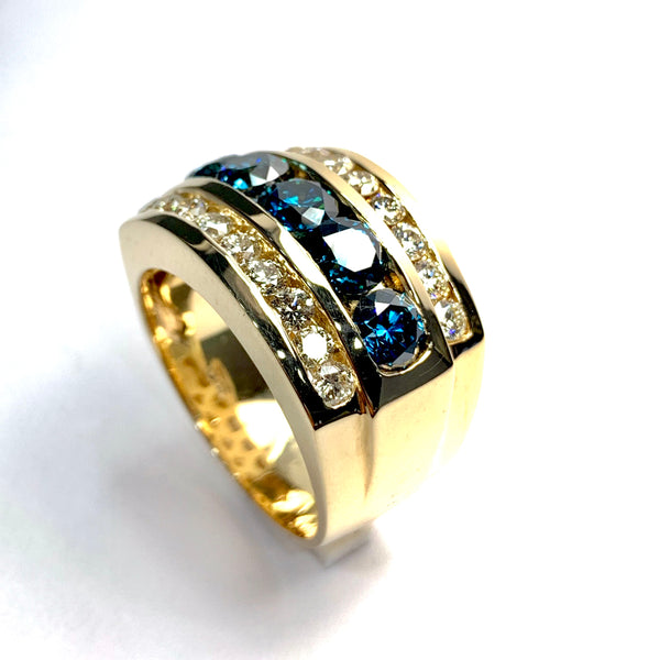 MEN’S BLUE AND WHITE DIAMOND RING