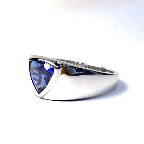 MEN’S TANZANITE RING