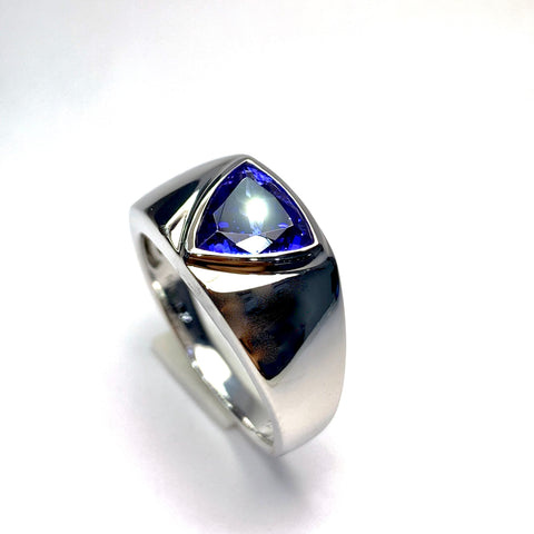 MEN’S TANZANITE RING