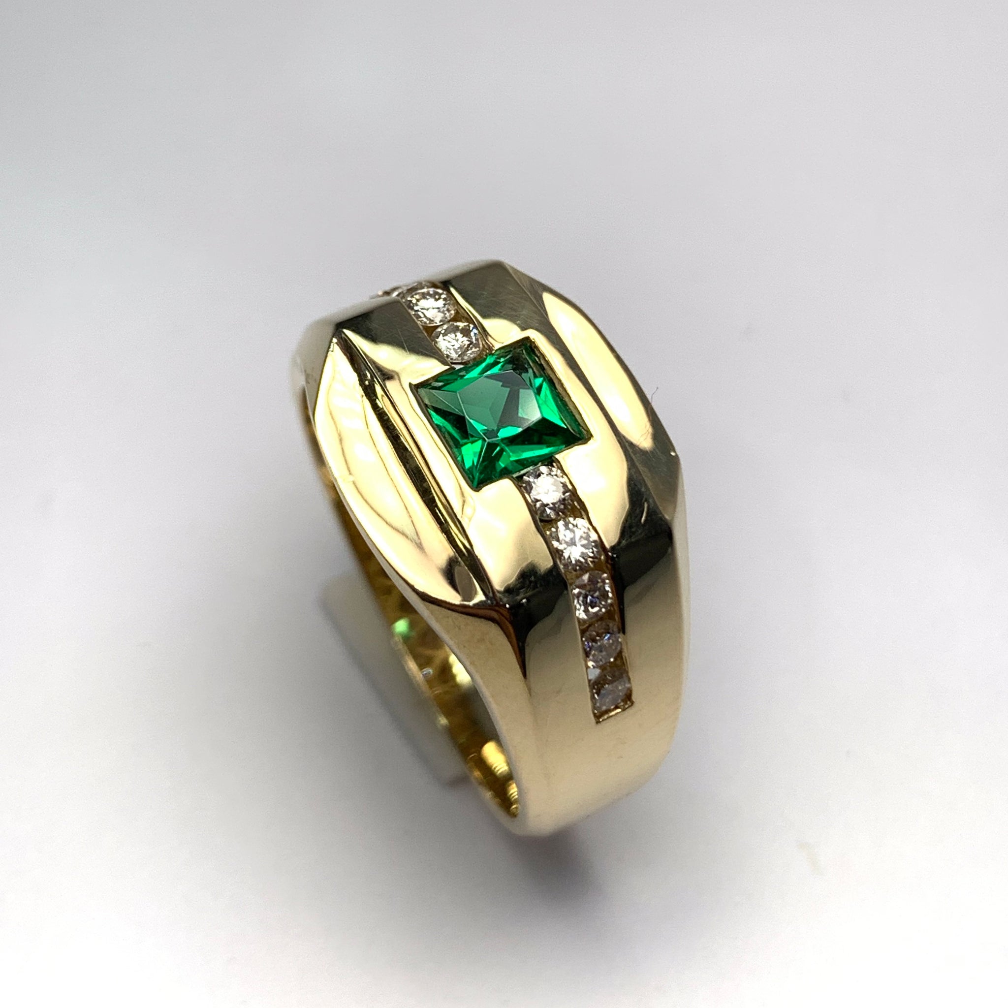 MEN’S EMERALD RING