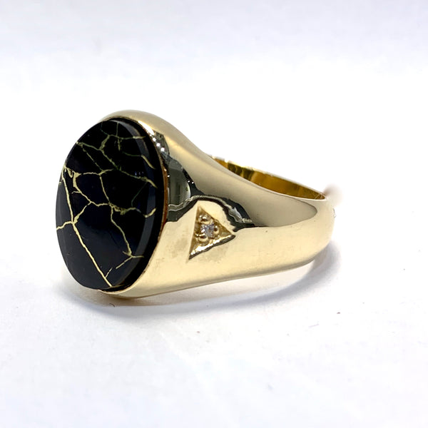 MEN’S BLACK GOLD IN QUARTZ RING