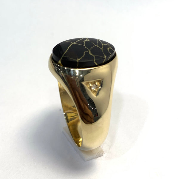 MEN’S BLACK GOLD IN QUARTZ RING