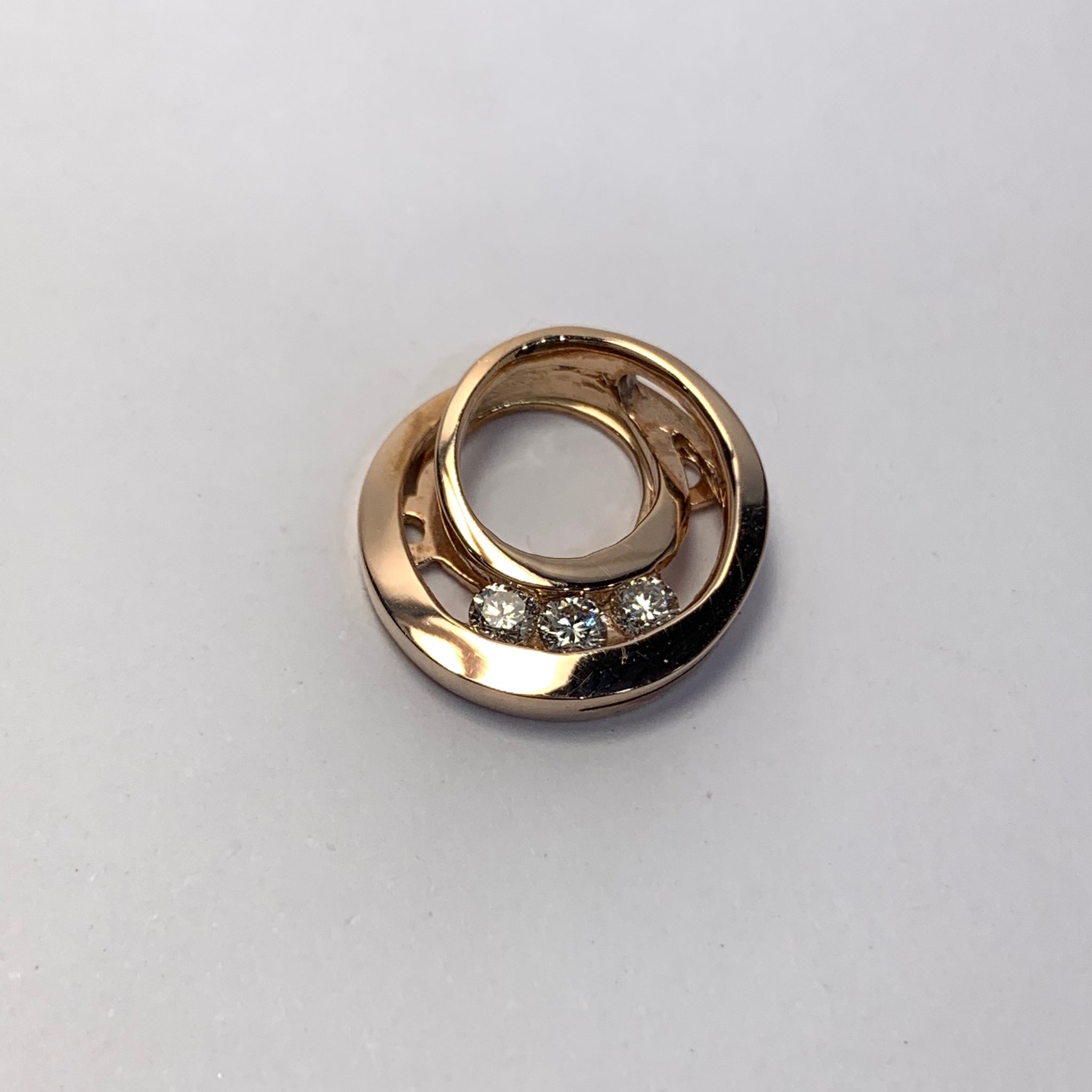 ROSE GOLD DIAMOND PENDANT